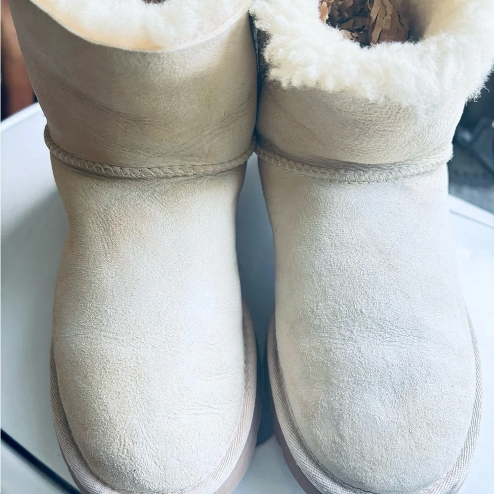 UGG Mini Bailey Button II